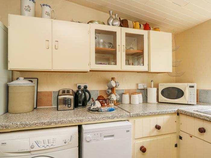 Penfeidr Newydd in Newport, in Pembrokeshire. Two-bedroom, traditional cottage resting rurally. Pets