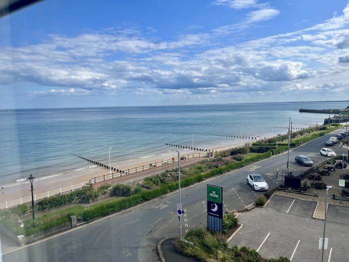 Ocean Wave, Bridlington, East Riding of Yorkshire. Close to a beach. Close to amenities. 2 bedrooms.