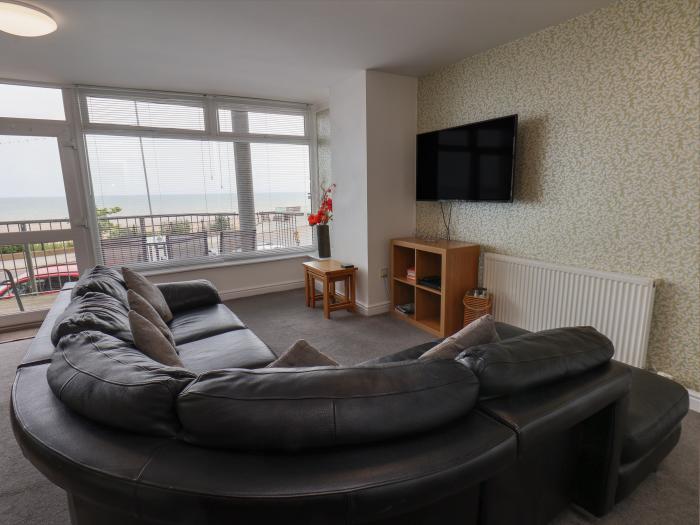 Apartment 4 @52, Bridlington, East Riding of Yorkshire. Sea view. Close to beach. Close to amenities