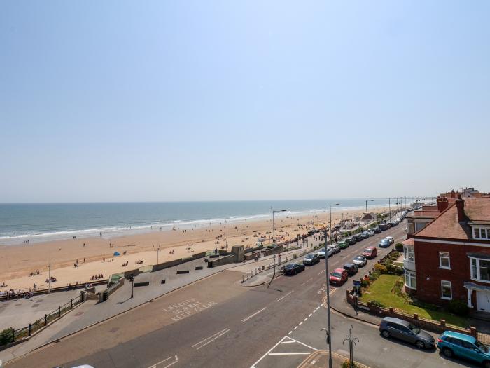 Apartment 9 @52, Bridlington, East Riding of Yorkshire. Sea view. Close to beach. Close to amenities