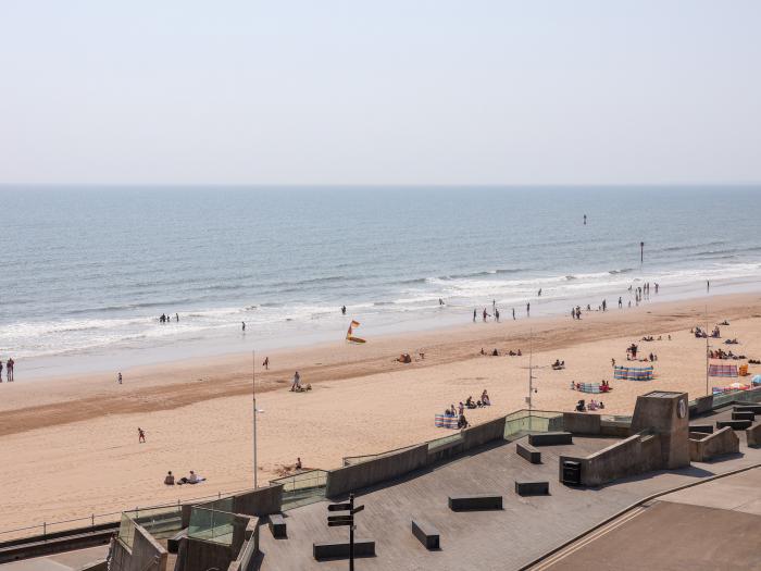 Apartment 10 @52, Bridlington, East Riding of Yorkshire. Seaside. Close to beach. Close to amenities