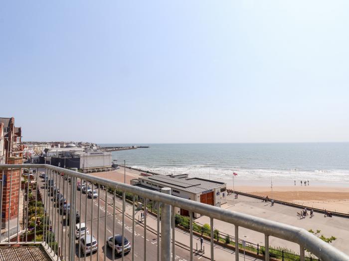 Apartment 10 @52, Bridlington, East Riding of Yorkshire. Seaside. Close to beach. Close to amenities