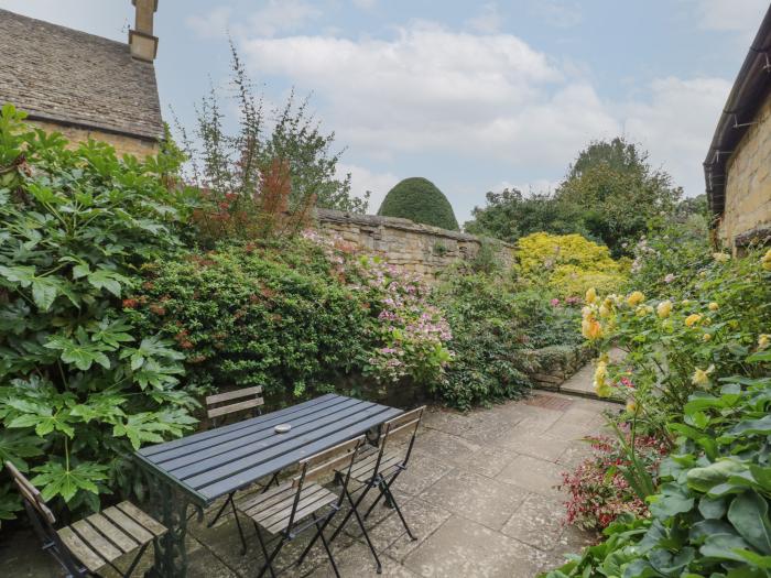 The Old Brewhouse, Chipping Campden, Gloucestershire. Pet-friendly. Shared garden. Off-road parking.