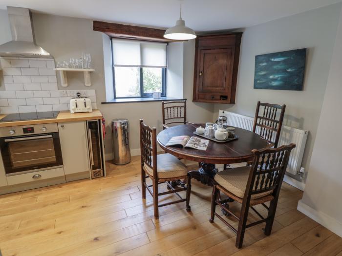 The Cottage, Chipping Campden, Gloucestershire. Off-road parking. Woodburning stove. Three bedrooms.