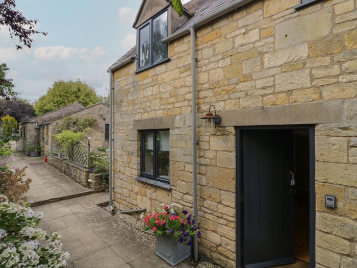 The Cottage, Chipping Campden, Gloucestershire. Off-road parking. Woodburning stove. Three bedrooms.