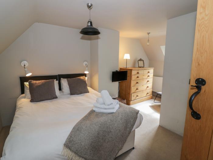 The Cottage, Chipping Campden, Gloucestershire. Off-road parking. Woodburning stove. Three bedrooms.