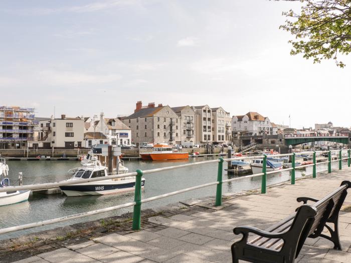 Howard Cottage in Weymouth, Dorset. Close to beach. Close to amenities. Family-friendly. 2 bedrooms.