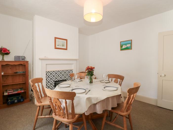 Howard Cottage in Weymouth, Dorset. Close to beach. Close to amenities. Family-friendly. 2 bedrooms.