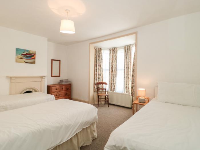 Howard Cottage in Weymouth, Dorset. Close to beach. Close to amenities. Family-friendly. 2 bedrooms.