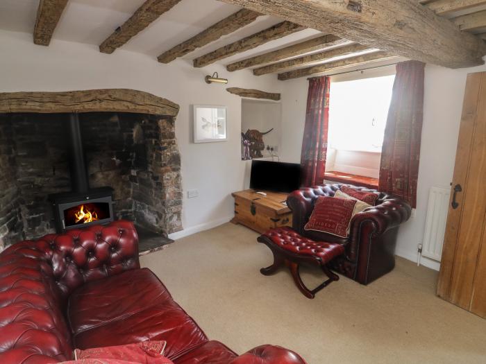 Brewers Cottage rests in Kings Nympton, Devon. Two-bedroom home near a pub. Woodburning stove. Pets.