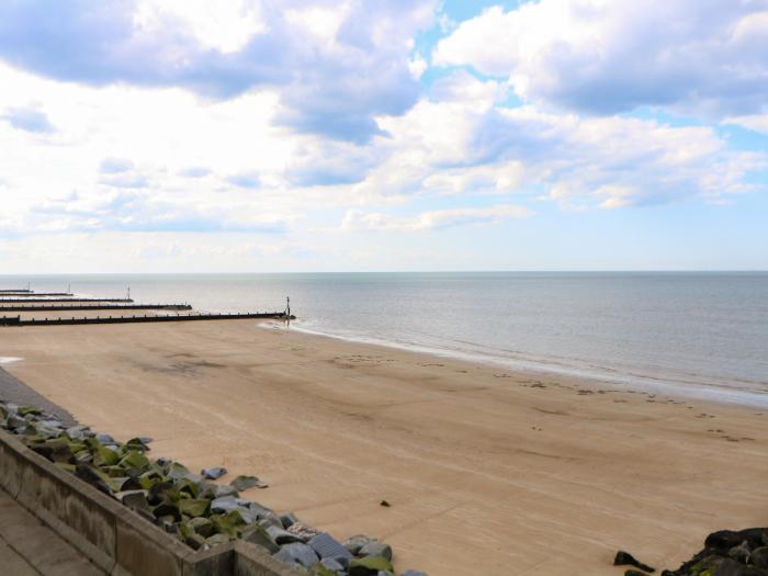 Roof Top, is in Sheringham, Norfolk. Close to amenities and a beach. Roadside parking. Near an AONB.