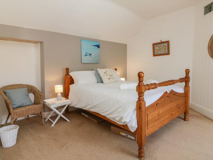 Puffin House, Hartland, Devon. 3-bedrooms. Remote situation. Farmhouse. Pet-friendly. Hot tub. WiFi.