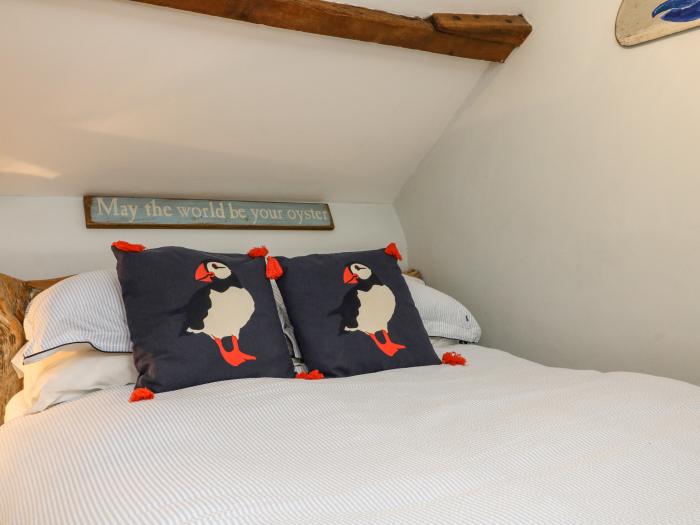 Puffins Nest, in Hartland in Devon. Near a National Park. Sea views. Countryside. Woodburning stove.