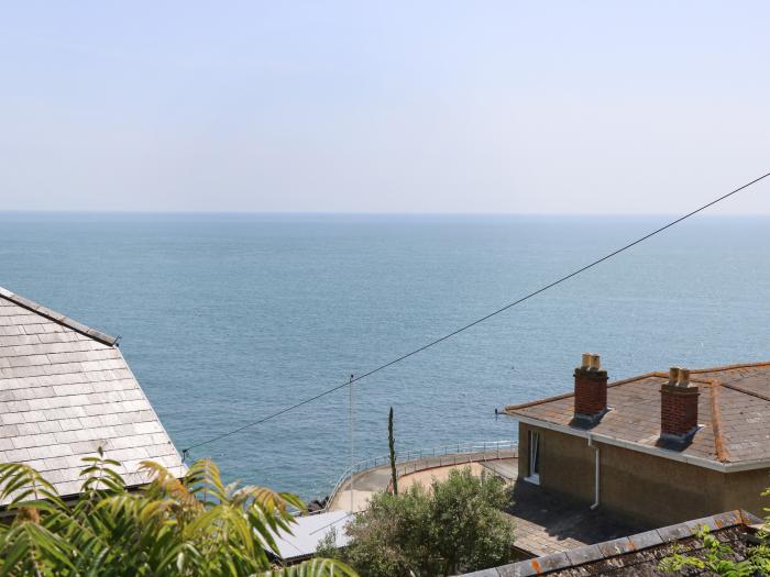 1 Durham Cottages, Ventnor, Isle of Wight. Pretty sea views. Close to amenities and beach. Near AONB