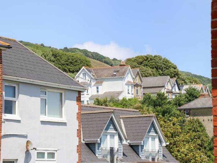 1 Durham Cottages, Ventnor, Isle of Wight. Pretty sea views. Close to amenities and beach. Near AONB