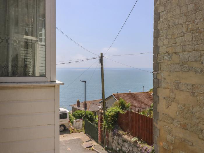 1 Durham Cottages, Ventnor, Isle of Wight. Pretty sea views. Close to amenities and beach. Near AONB