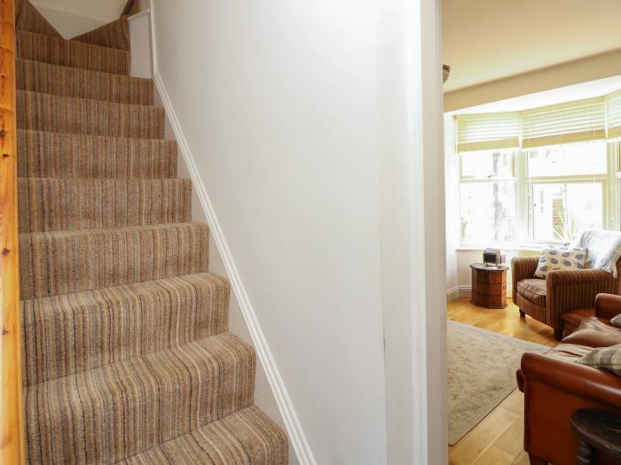 1 Durham Cottages, Ventnor, Isle of Wight. Pretty sea views. Close to amenities and beach. Near AONB