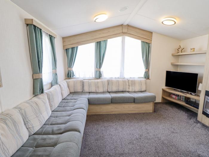 14 Larch View, Tattershall Lakes Country Park, Lincolnshire. Three-bed lodge with on-site facilities