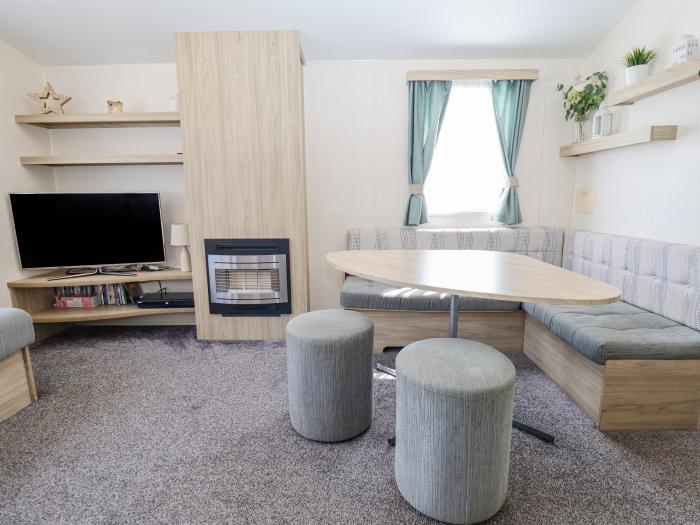 14 Larch View, Tattershall Lakes Country Park, Lincolnshire. Three-bed lodge with on-site facilities