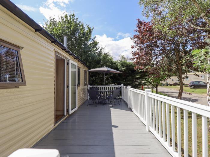 14 Larch View, Tattershall Lakes Country Park, Lincolnshire. Three-bed lodge with on-site facilities