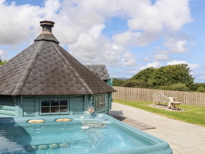 Riviera House, is in Hayle, Cornwall. Off-road parking. Close to amenities and a beach. Games room.