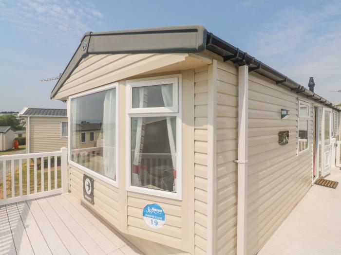 Goodison Devon Cliff, Exmouth, Devon. Three-bedroom lodge near beach and in AONB. On-site facilities