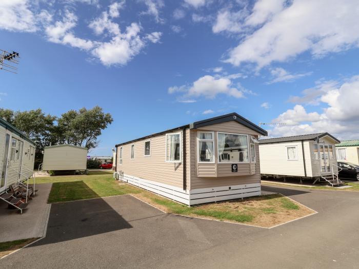 ABCVan, Towyn, Conwy, Wales. TV. Close to a shop, a pub and a beach. On-site facilities. 3 bedrooms.