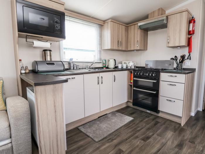 ABCVan, Towyn, Conwy, Wales. TV. Close to a shop, a pub and a beach. On-site facilities. 3 bedrooms.