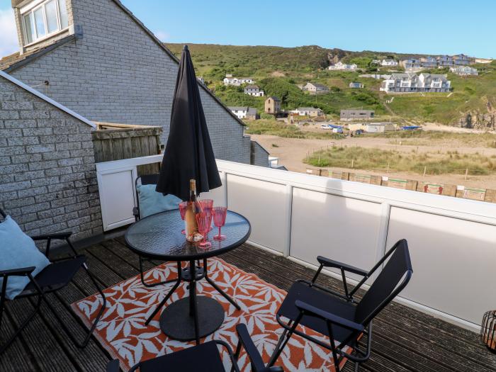 16 Seaspray, Porthtowan, Cornwall. Beach views. Decked balcony. Off-road parking. Pet-friendly. 2bed