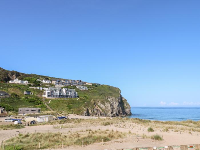 16 Seaspray, Porthtowan, Cornwall. Beach views. Decked balcony. Off-road parking. Pet-friendly. 2bed