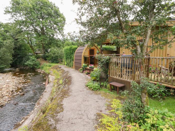 Burnside Lodge nr Fort William, Western Highlands. Log cabin. Private sauna. Decking. Wooden. 2-bed.