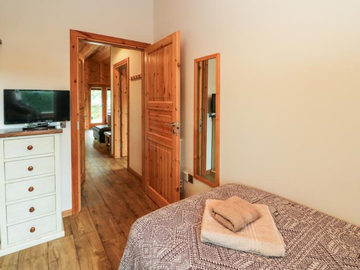 Burnside Lodge nr Fort William, Western Highlands. Log cabin. Private sauna. Decking. Wooden. 2-bed.