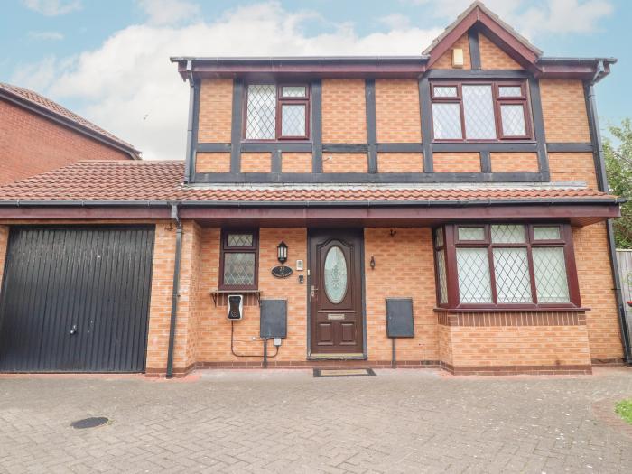 23 Wolsey Close, Cleveleys, Lancashire. Off-road parking. Gym. Close to amenities and a beach. 4bed.