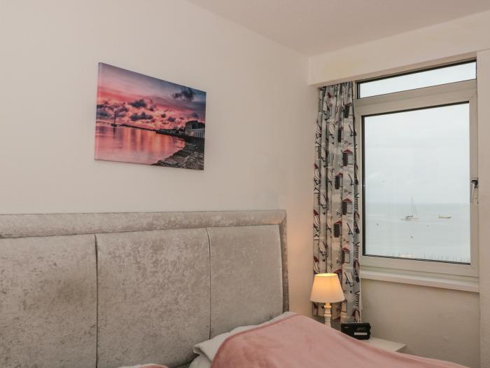 Flat 3 in Swanage, Dorset. Secondfloor apartment with sea views. Couple's retreat. Rests in an AONB.