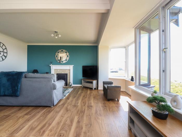 Flat 3, Sandridge Court, Knott End-On-Sea, Cumbria. Close to a beach, a shop and a pub. Parking. TV.