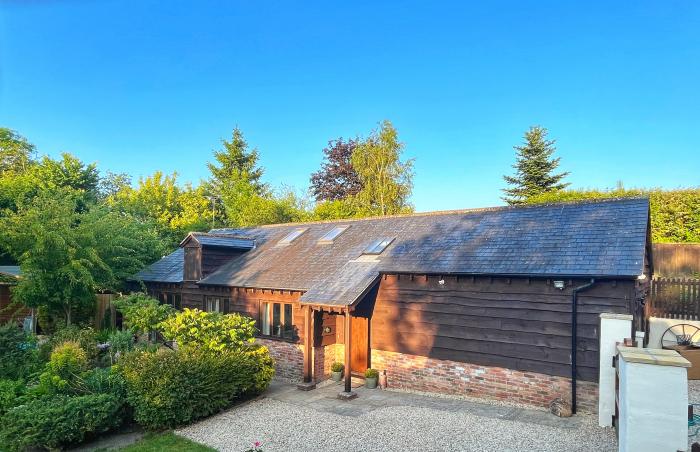 Willow Brook, Okeford Fitzpaine, Dorset. Single-storey. Two bedrooms. Pet-friendly. Off-road parking