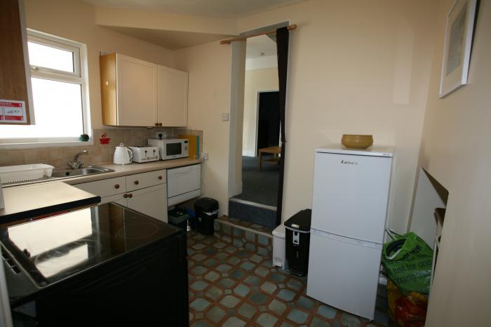 Flat 1, Teignmouth, Dorset. Close to a shop, a pub, a river and a beach. two bedrooms. WiFi
