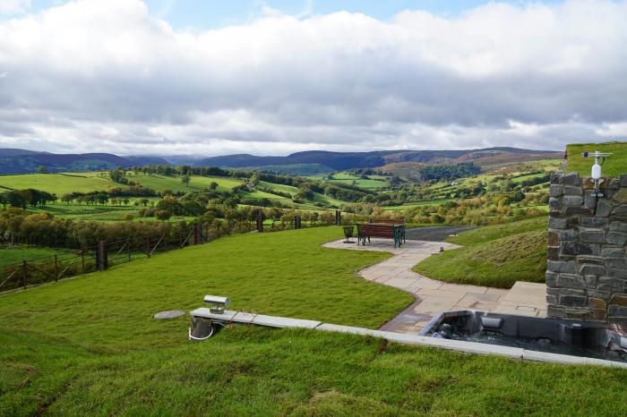 Foxes View, Rhayader, Powys, Wales. Smart TV. Ground-floor living. Countryside views. Three bedrooms