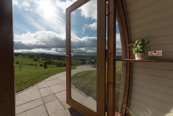 Hares View, Rhayader, Powys, Wales. Smart TV. Ground-floor living. Countryside views. Three bedrooms