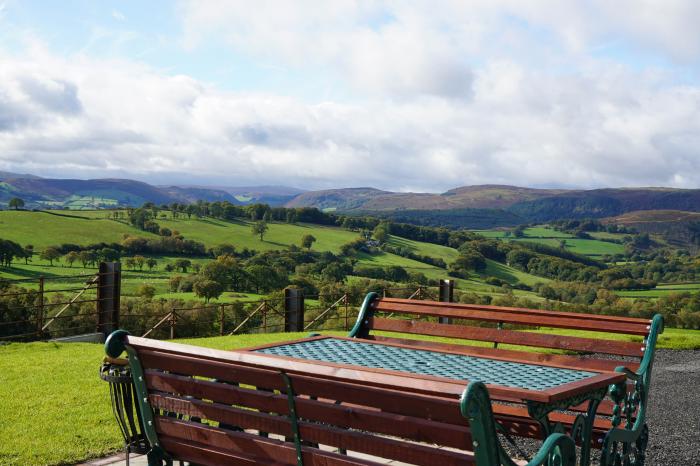 Hares View, Rhayader, Powys, Wales. Smart TV. Ground-floor living. Countryside views. Three bedrooms