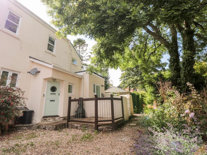 Driftwood in Stoke Fleming, Devon. Smart TV. Elevated position. Near a beach. Enclosed garden. WiFi.