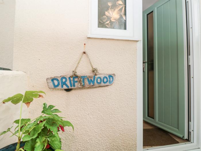 Driftwood in Stoke Fleming, Devon. Smart TV. Elevated position. Near a beach. Enclosed garden. WiFi.