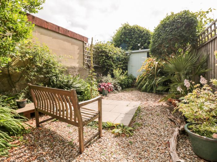 Driftwood in Stoke Fleming, Devon. Smart TV. Elevated position. Near a beach. Enclosed garden. WiFi.