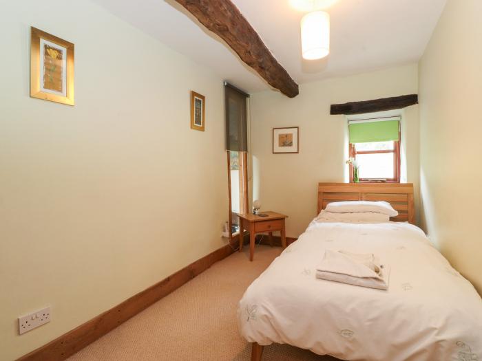 Beck Edge, Braithwaite, Cumbria. In national park. Off-road parking. Close to walks. Woodburner. TV.