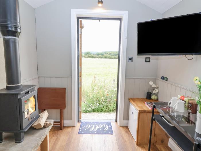 Mayfield in Pocklington, Yorkshire. 1 bedroom. Woodburning stove. Off-road parking. Couples retreat.