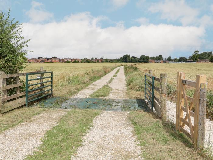 Mayfield in Pocklington, Yorkshire. 1 bedroom. Woodburning stove. Off-road parking. Couples retreat.