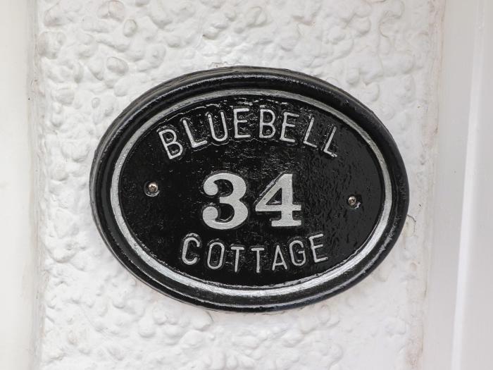 Bluebell Cottage in Ormskirk, Lancashire. Pet-friendly. Enclosed courtyard. Near amenities. Smart TV
