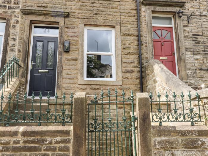 24 East Lane, Skipton, North Yorkshire. Electric fire. Courtyard. Dishwasher. Washing machine. 1bed.