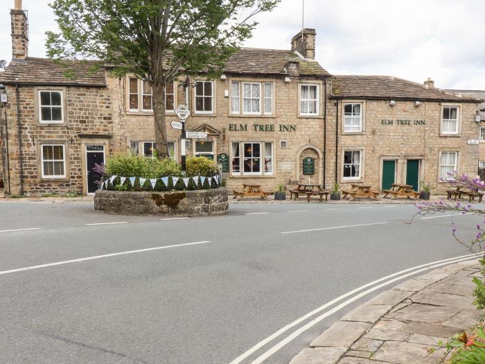 24 East Lane, Skipton, North Yorkshire. Electric fire. Courtyard. Dishwasher. Washing machine. 1bed.