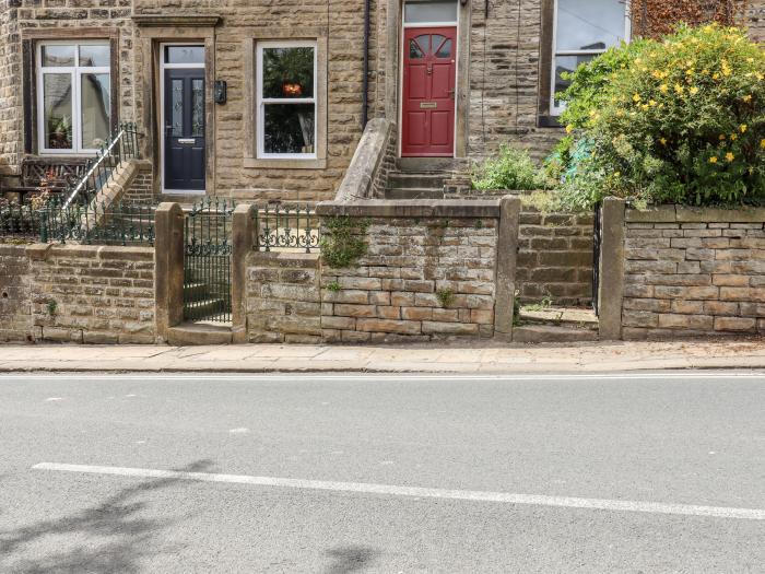 24 East Lane, Skipton, North Yorkshire. Electric fire. Courtyard. Dishwasher. Washing machine. 1bed.